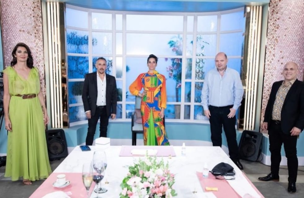 Juana Viale volvió a sorprender con su look y estallaron los memes en redes sociales