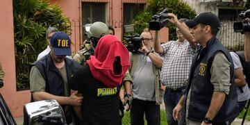 El letrado fue trasladado con el rostro cubierto desde Freyre al 1200\u002E (Juan José García)