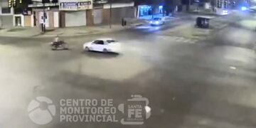 Motociclista chocó contra un auto en Seguí y Avellaneda\u002E (Ministerio de Seguridad)