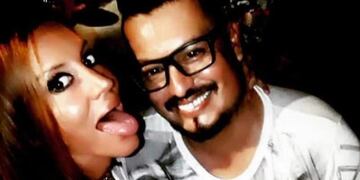 Natacha Jaitt y su amigo