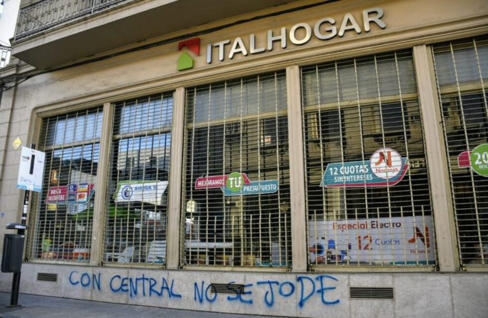 Pintadas contra Carloni y Lucero: "Con Central no se jode"