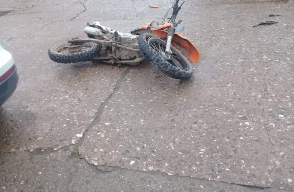 Jesús María: murió un joven tras chocar contra un colectivo