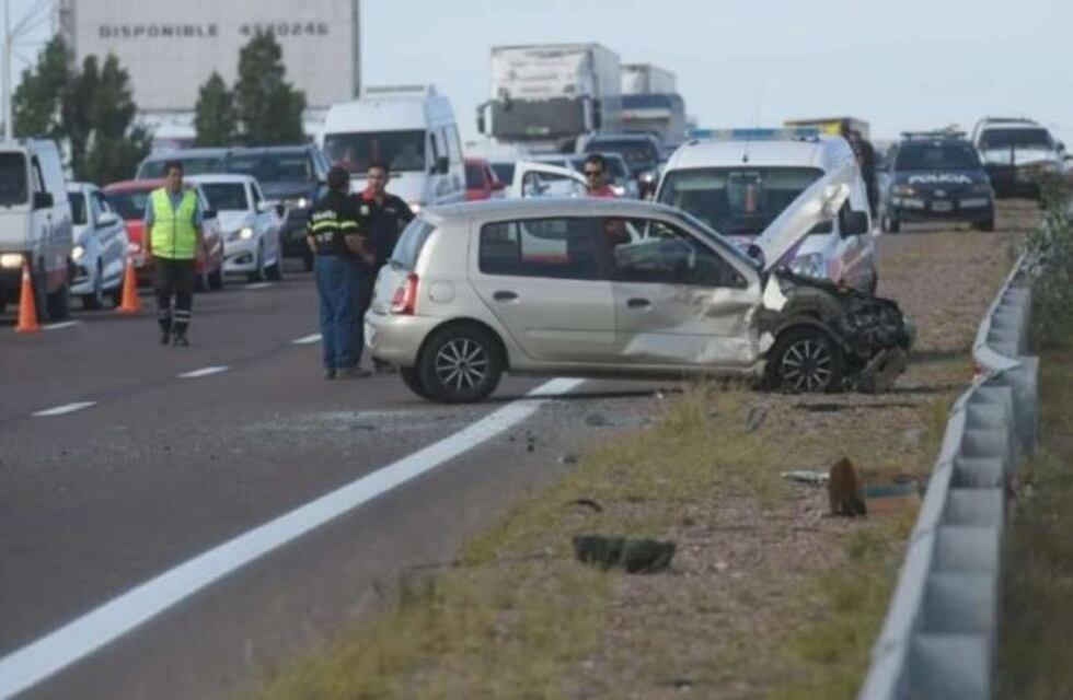 Un importante accidente complicó el tránsito en el Acceso Sur