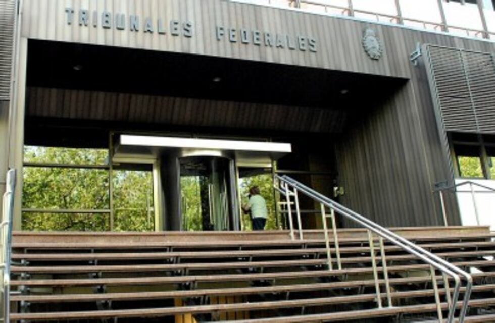 Mendoza produce abogados 'en serie'