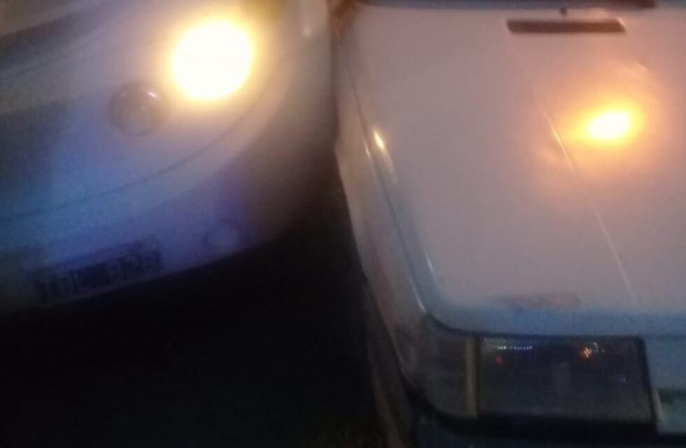 Malagueño: un colectivo colisionó contra un vehículo