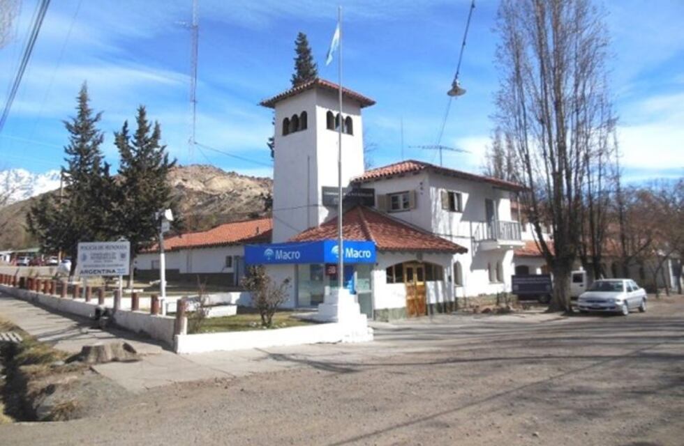 Descubrieron una fiesta top con 800 invitados cerca de Potrerillos