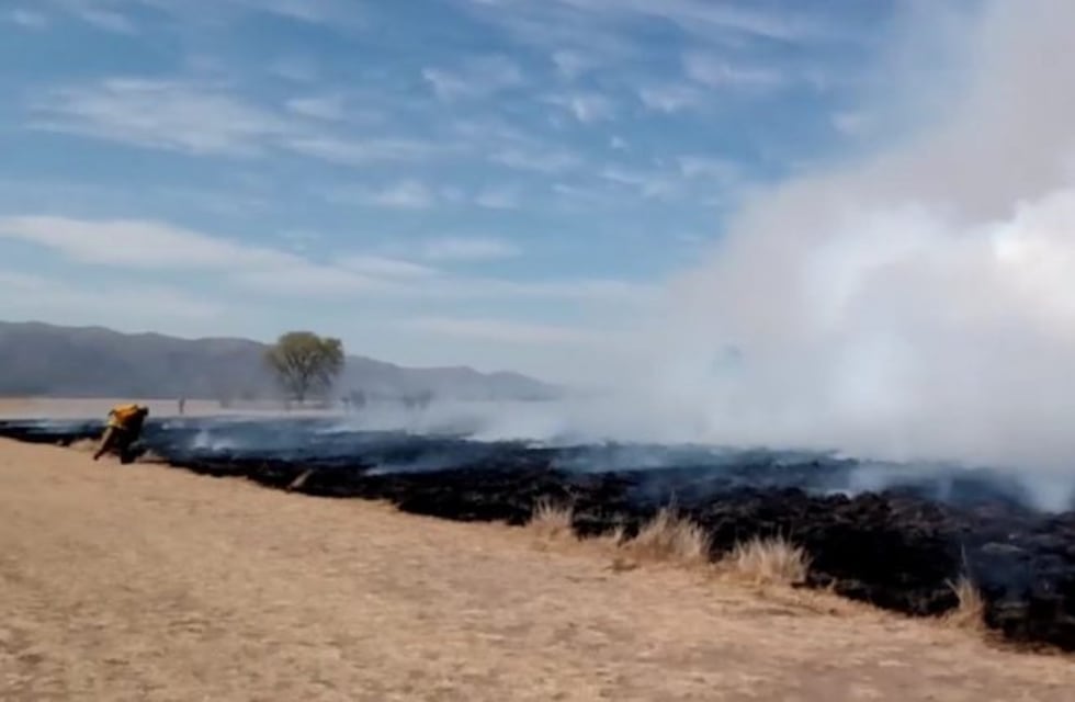 Nuevo foco de incendio en La Cumbre avanza hacia Villa Giardino