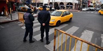 Controles en el Centro de Córdoba para evitar la circulación de personas\u002E