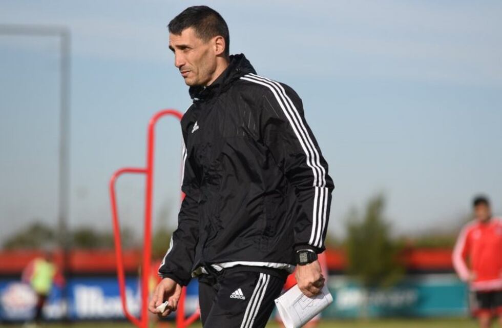 Vojvoda realizaría dos cambios para recibir a Lanús