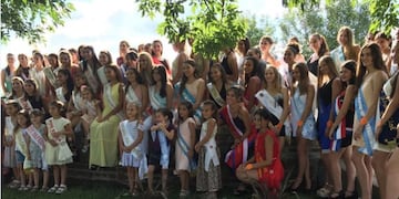 Reinas de Arroyito en la Fiesta del Durazno