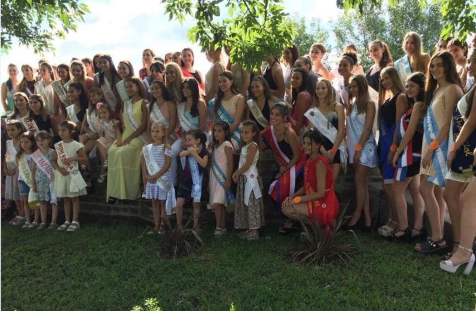 Arroyito estuvo presente con sus soberanas en la Fiesta del Durazno