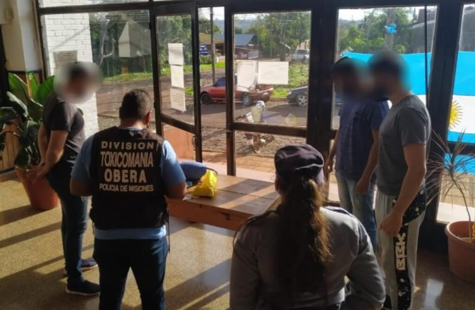 Quisieron enviar droga a una cárcel a través de un motomandados