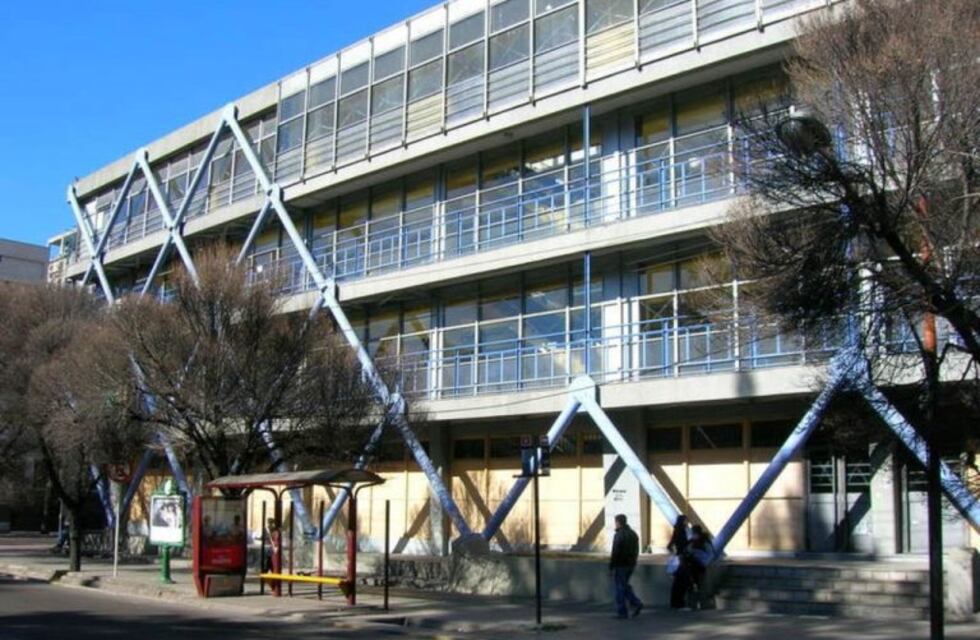 La escuela Normal Tomás Godoy Cruz, premiada por fomentar la lectura