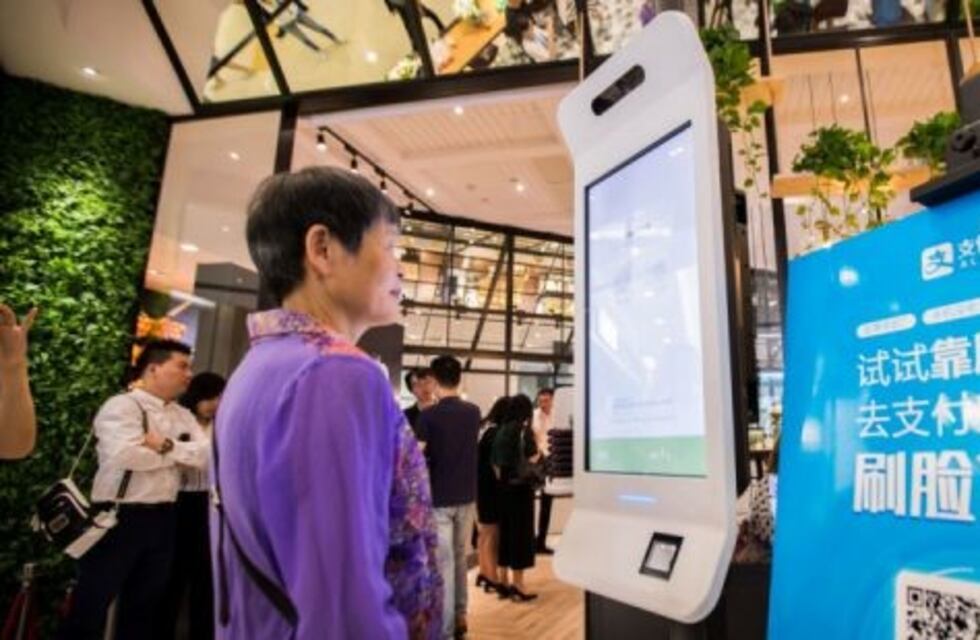 Ni con efectivo ni con tarjeta: en China, pagan con la sonrisa