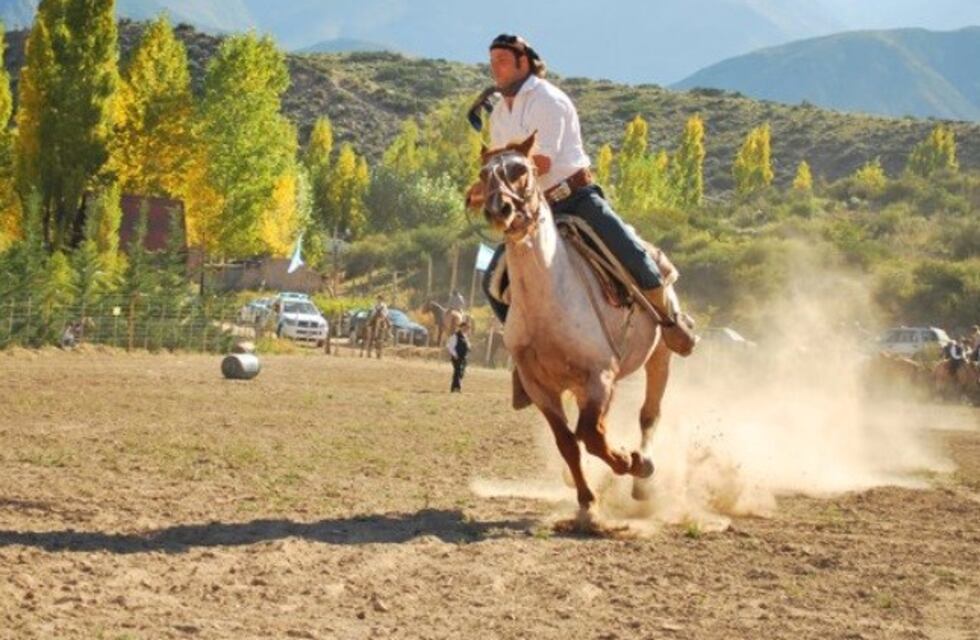 Potrerillos explotó con la fiesta de destrezas criollas y folclore