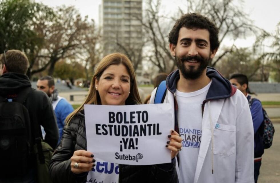 Marcha en el centro de La Plata por el boleto estudiantil