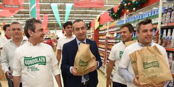 Con la participación de Javkin, comenzó el Gondolazo solidario (Prensa Municipalidad de Rosario)