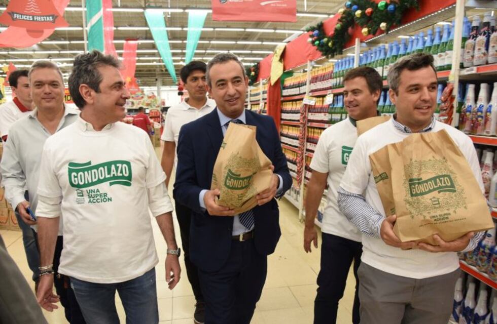 Con la participación de Javkin, comenzó el Gondolazo solidario