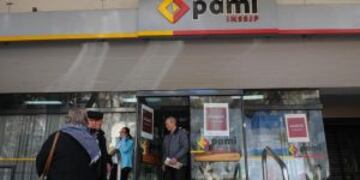 La suspensiu00f3n se realizu00f3 en todo el pau00eds debido a una deuda cercana a los 3 millones de pesos. Despuu00e9s de intensas negociaciones, los pagos se estaru00edan regularizando.