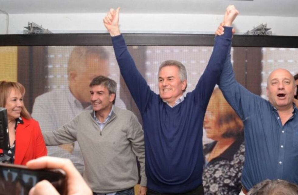 Tras ser reelecto, jura Héctor Gay y asumen nuevos concejales