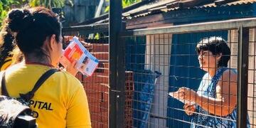 Campaña contra el dengue en el Barrio Tajamar de Posadas\u002E (M\u002E de Salud)