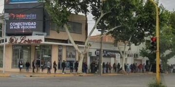 La cola llegaba casi a las dos cuadras de largo\u002E