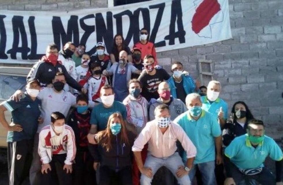 River Plate Filial Mendoza elaboró comida para chicos del barrio La Favorita
