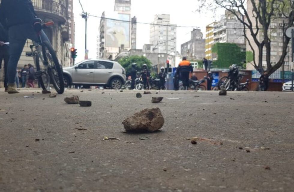 Feroz interna en una organización social derivó en una batalla campal en pleno centro