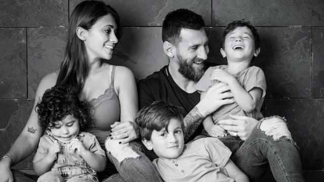 Lionel Messi con Antonela Roccuzzo y sus hijos Thiago, Ciro y Mateo\u002E (@antonelaroccuzzo)