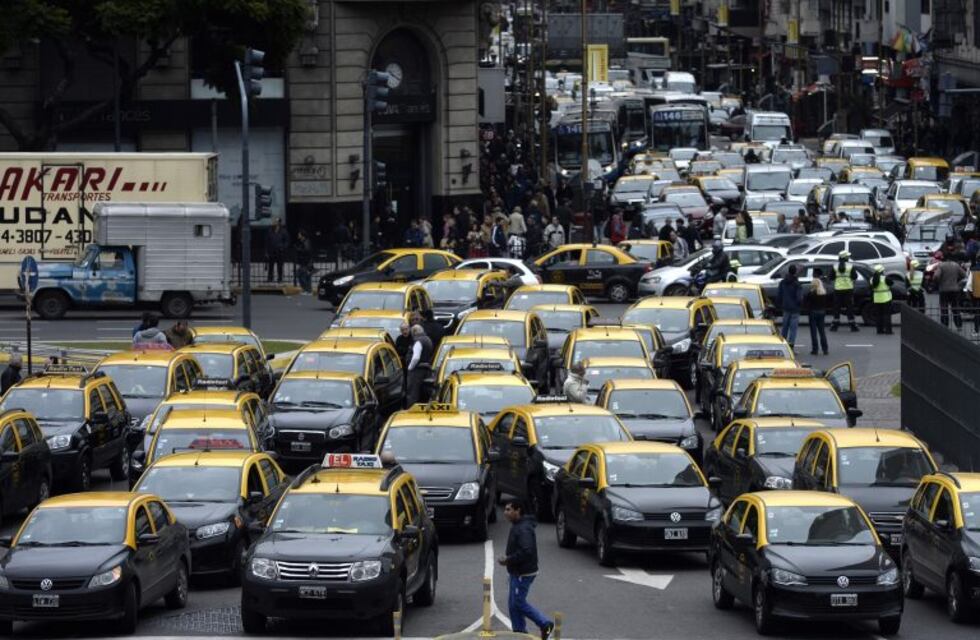 Avanza el proyecto para que los viajes en taxis se pidan a través de una aplicación