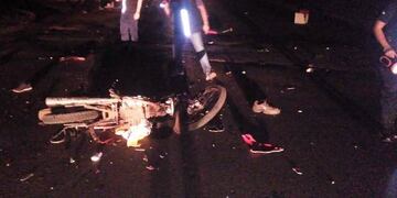 Dos motociclistas muertos y un herido grave al chocar sus motos en Posadas\u002E (Policía de Misiones)