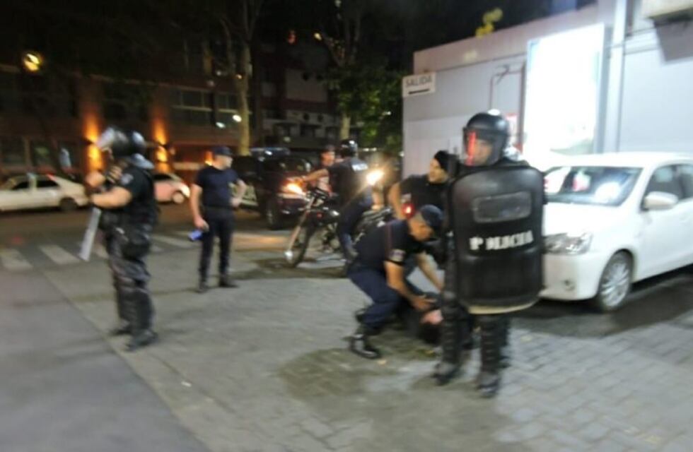 Incidentes y detenidos tras la manifestación en la plaza Chile en Mendoza