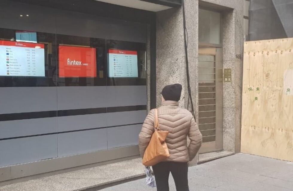 En Rosario el dólar se contuvo y cerró a poco más de 38 pesos en el Banco Nación