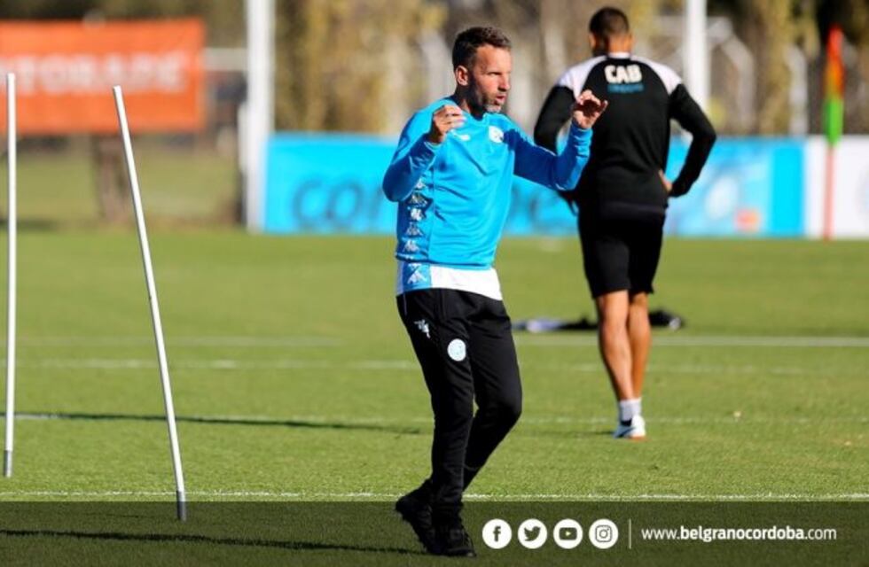 Bernardi, con los primeros ensayos futbolísticos de Belgrano