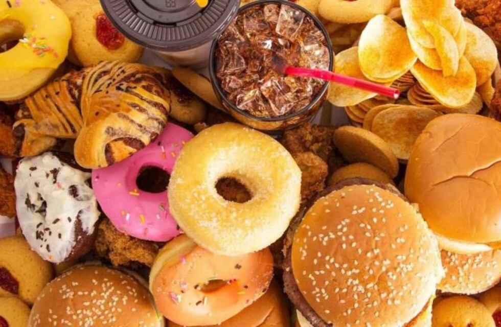 Cumpleaños criminales: "Hay que dejar de comer los productos dañinos que nos trae la industria alimentaria"
