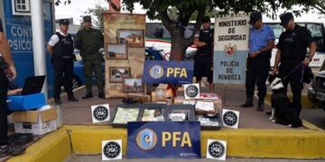 En una mega operativo policial incautan más de 6 millones de pesos en la Terminal de Ómnibus de Mendoza\u002E