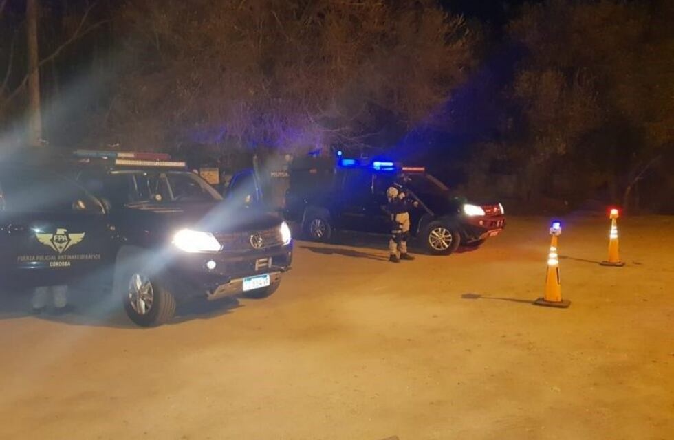 Atrapado infraganti: capturaron a un hombre con marihuana, cocaína, y pastillas en Capilla del Monte