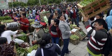 Productores en Plaza Moreno\u002E