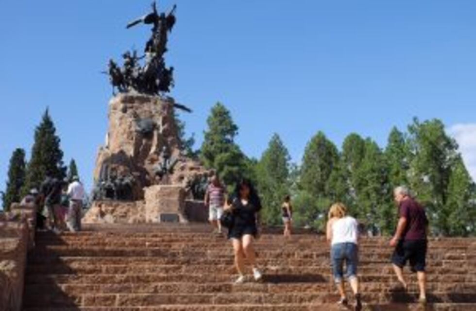 Cada turista en Mendoza gasta en promedio $900 al día
