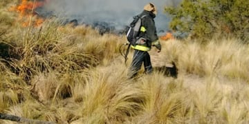 El incendio forestal en la zona de El Morro se desató este sábado a las 14, según determinó la Policía de San Luis\u002E
