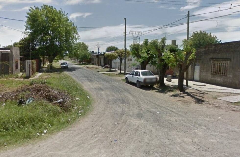 Fue sorprendido por un menor cuando se llevaba la caja registradora de un comercio