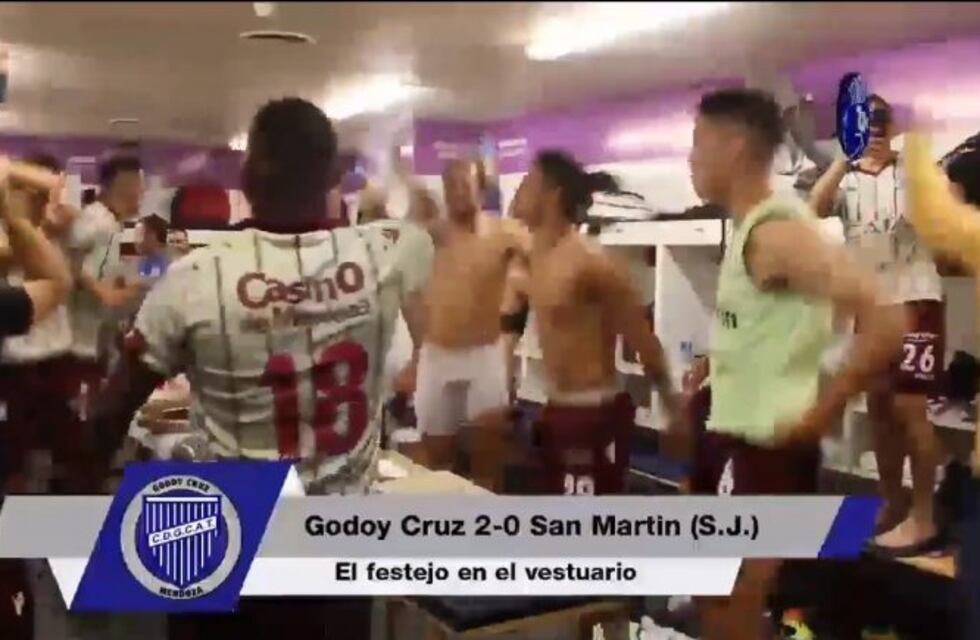 Así festejaron los jugadores del Tomba la victoria frente a San Martín de San Juan