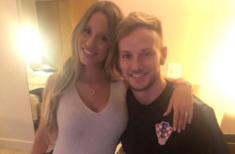 Rakitic besó a su esposa en pleno festejo croata y ambos lo compartieron en las redes