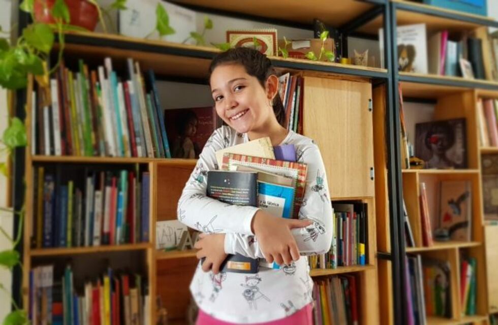 Desde Arroyito, Mora Cabanillas la booktuber recomienda libros en la web