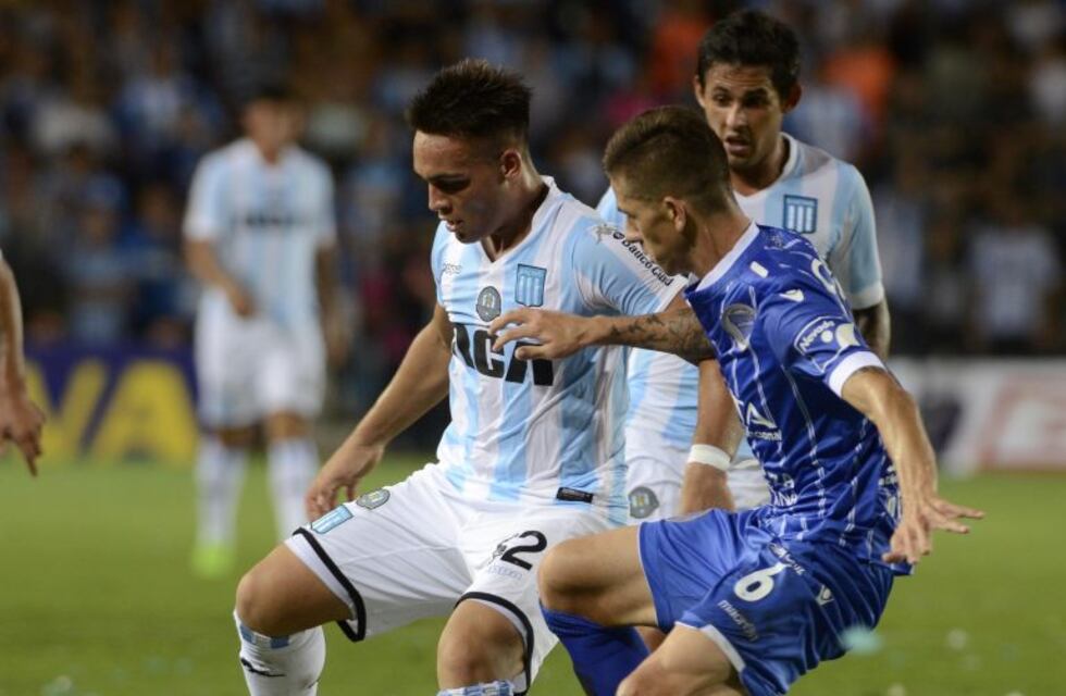 Los hinchas de Racing estarán presentes cuando enfrenten al Tomba