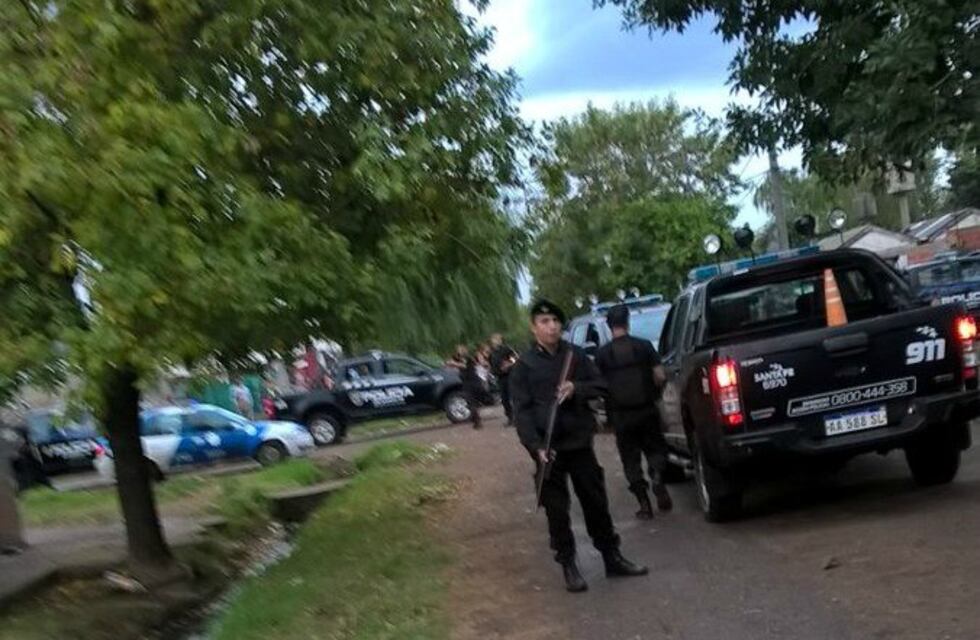 Dos agentes, el médico policial y 14 vecinos de barrio Toba con causas formadas tras la violenta irrupción del domingo
