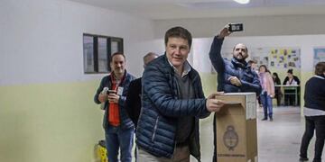 Gustavo Melella emite su voto