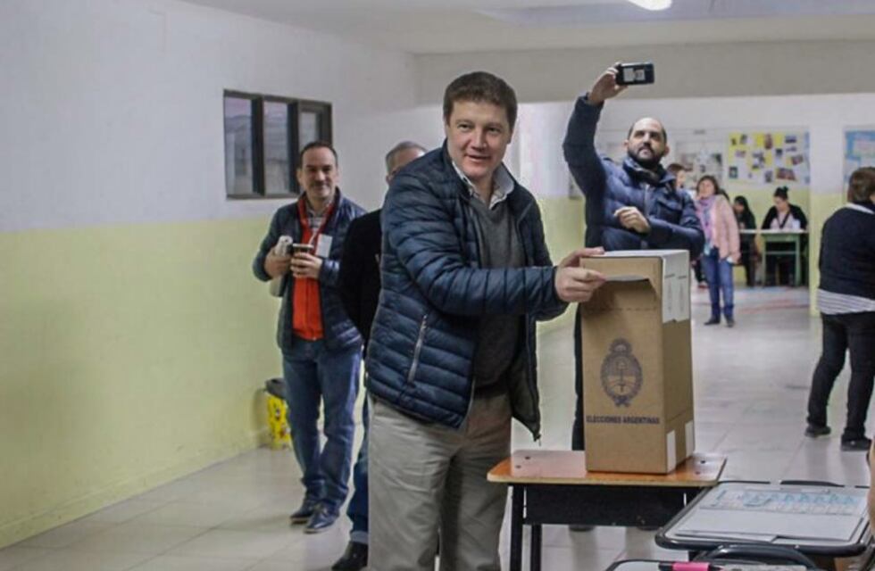 PASO en Tierra del Fuego: votó Melella en la Escuela N° 35
