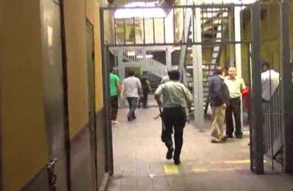 Cárceles desbordadas: más de mil presos duermen en el piso