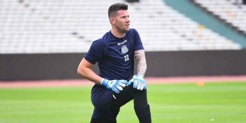 El arquero de Talleres respondió en la más difícil del primer tiempo ante los santiagueños\u002E